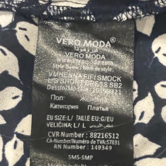 Vero Moda Floral Ruffled Wrap Dress NEW Large - Picture 7 of 7